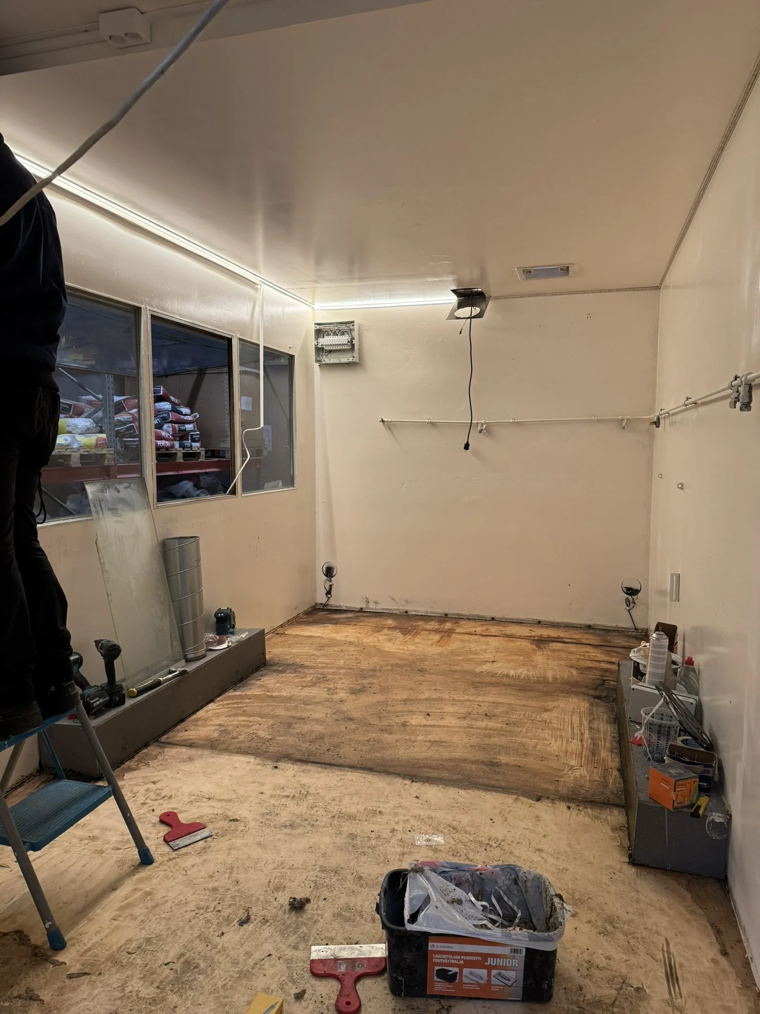 WTFries ruokakärry – sähkötyöt alusta loppuun
Toteutimme kaikki sähköasennukset WTFriesin ruokakärryyn kokonaisuudessaan. Projektissa suunniteltiin ja mitoitettiin sähköjärjestelmä tarkasti laitteiden kuormien mukaan, jotta sähkön riittävyys varmistu