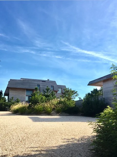 Dune Road-entrance-driveway-house