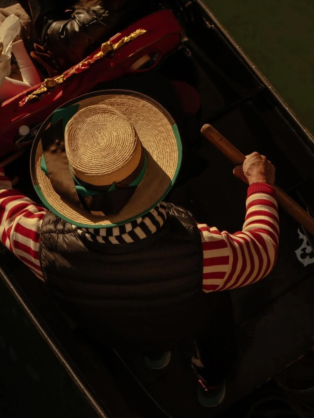 At @orientexpress.venezia, timeless elegance and modern refinement come together in a setting shaped by quiet canals, hidden courtyards, and luminous design that invites you to slow down.

Days unfold gently. Breakfast with a view of the water, unhur