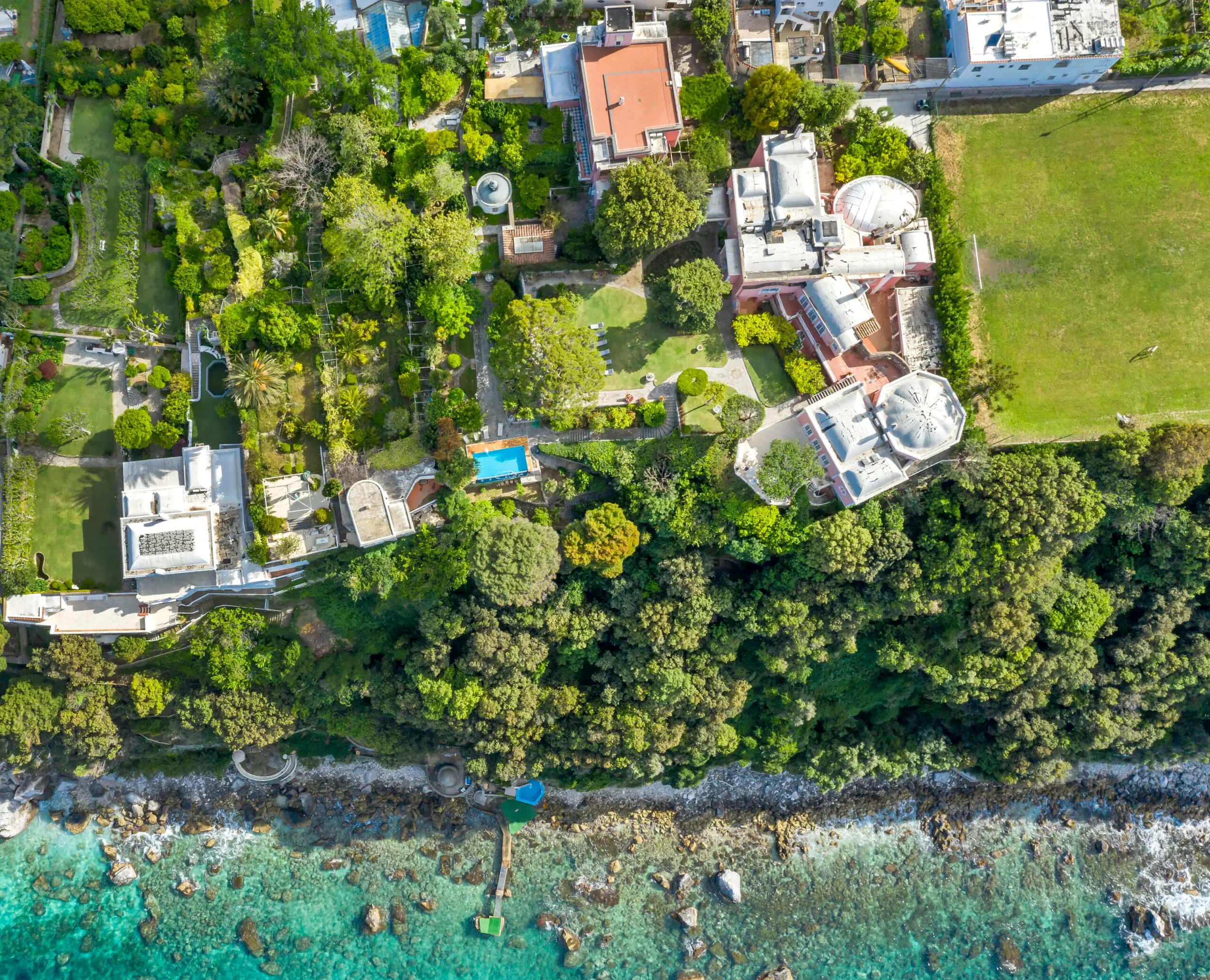 capri_villa_bismarck_sotheby_immodrone-6-scaled.webp