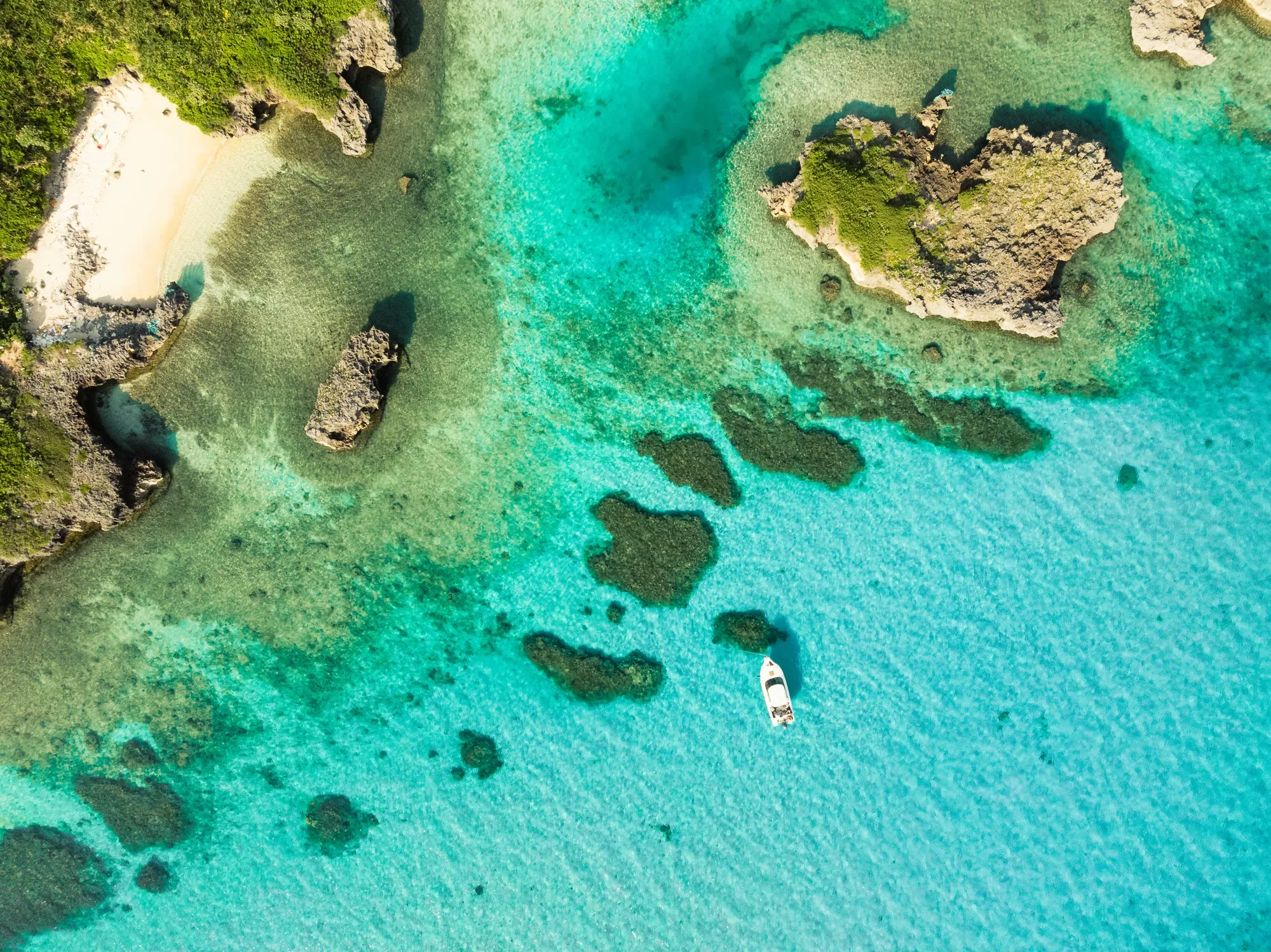 RWMYA_Destination_Japan_Miyakojima_Beach.webp