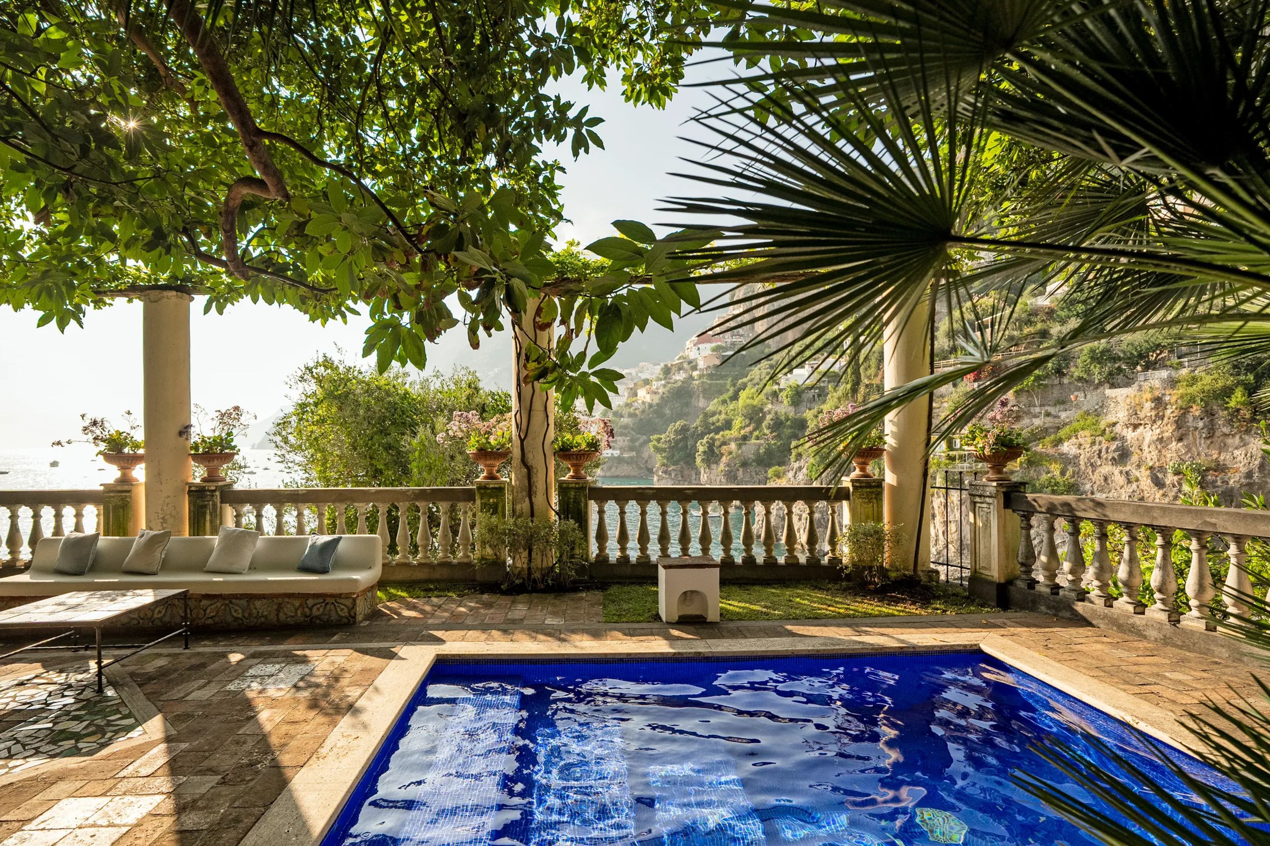 villa treville pool.png