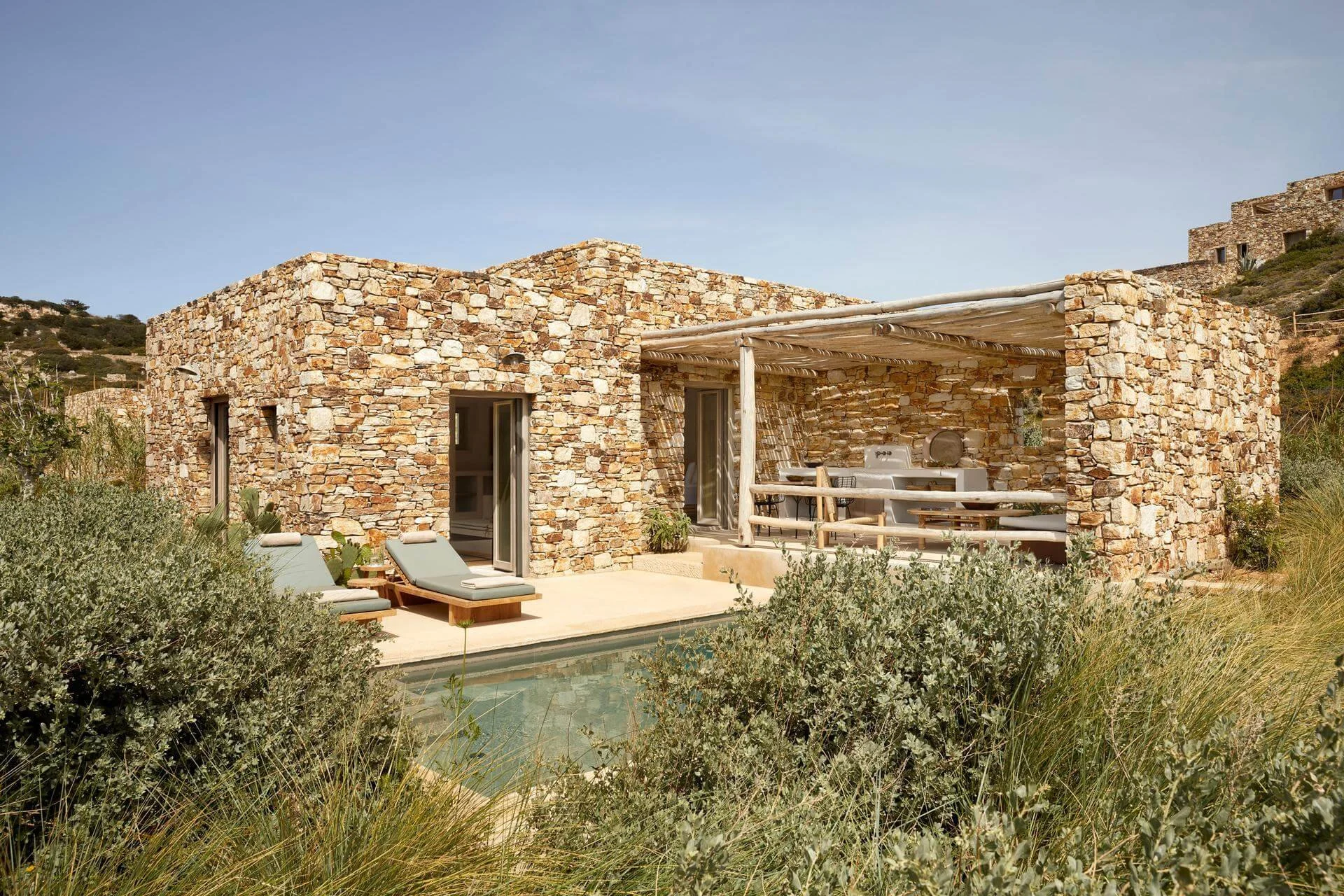 lanscape-camo-house-pool-view-the-rooster-antiparos.jpg