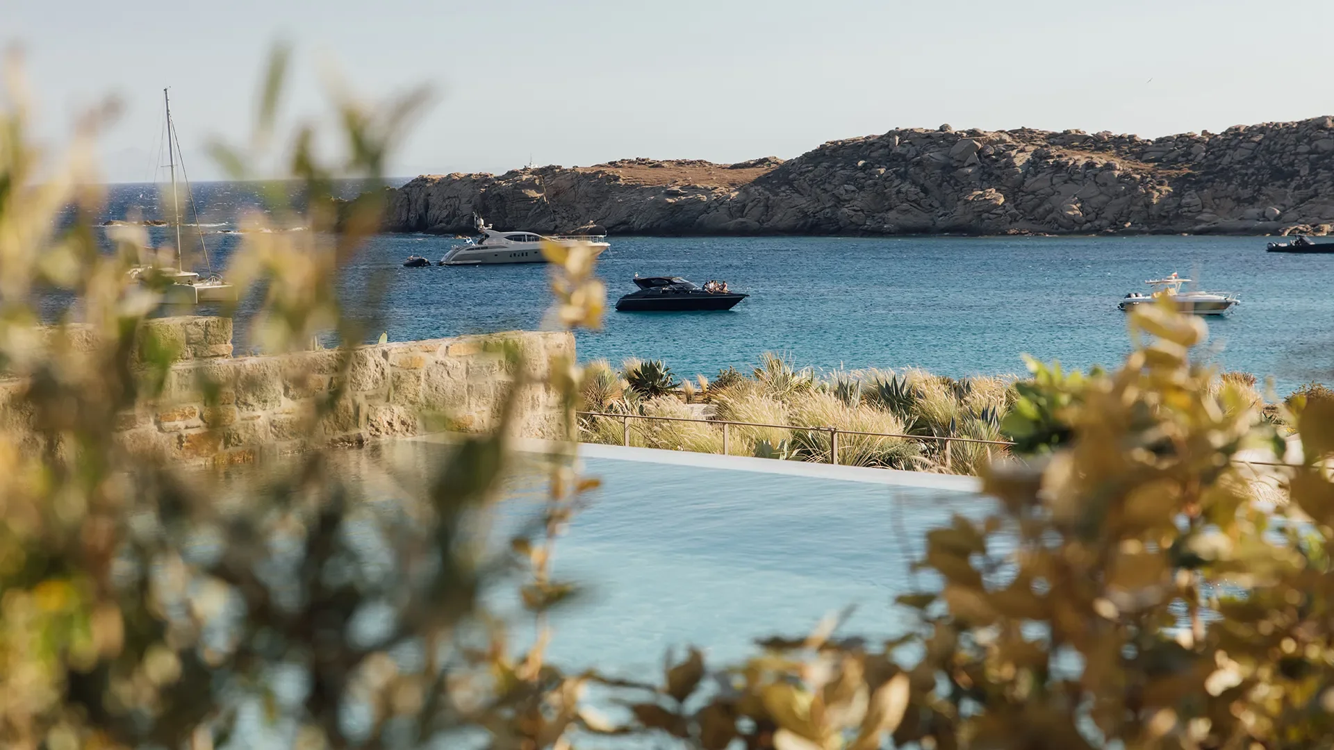 pool-view-paraga-suite-private-pool-fouquets-mykonos-greece-july-2026-pr-global.webp