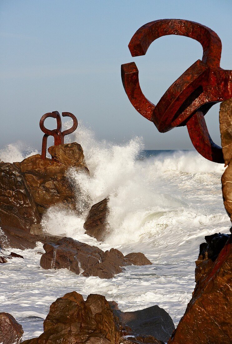 70321509-Peine-del-Viento-sculpture-by-Eduardo-Chillida-San-Sebastian-Guipuzcoa-Basque-Country-Spain.jpg