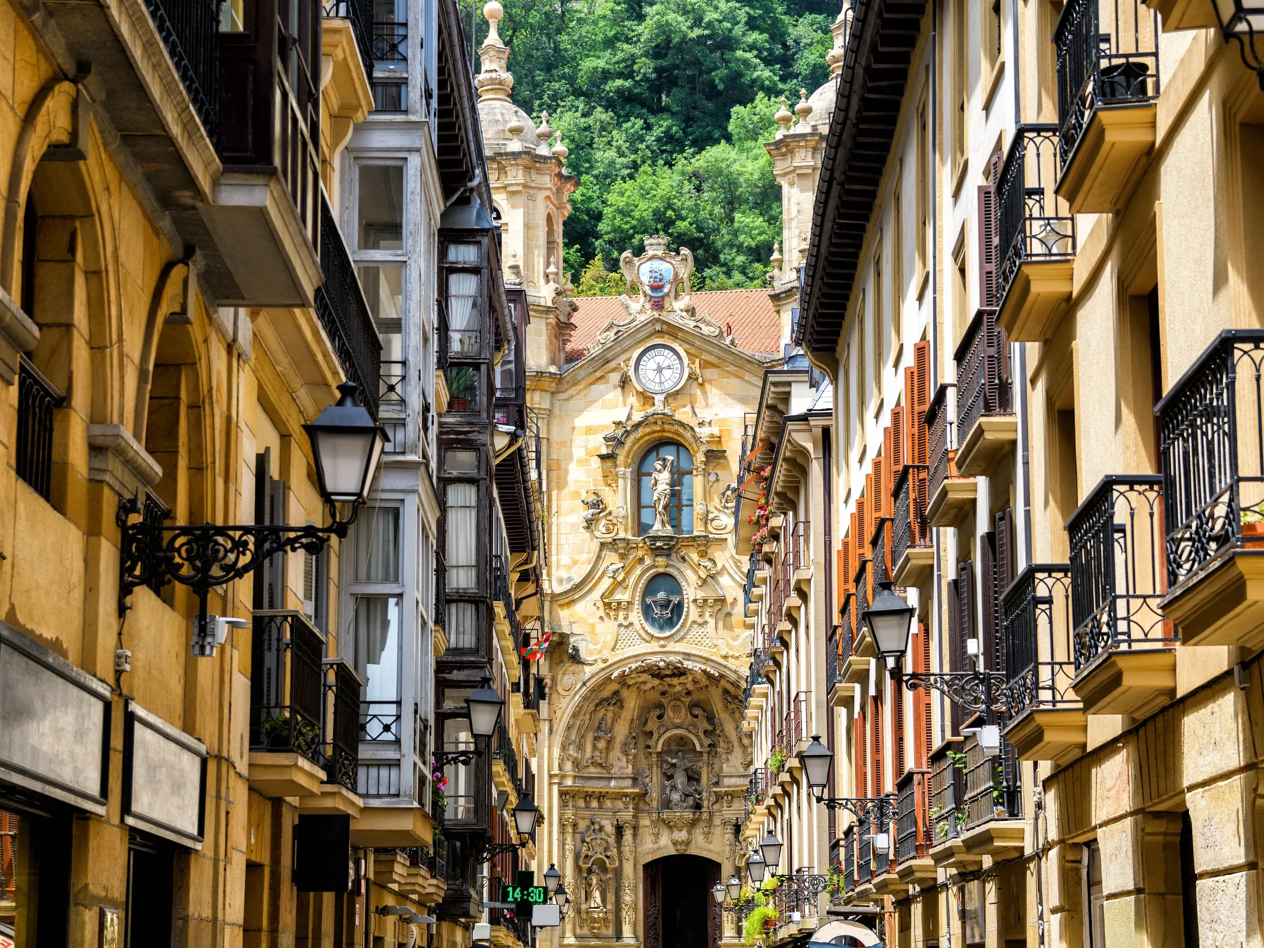 san-sebastian-es-streets.QWPwKCZ1.webp