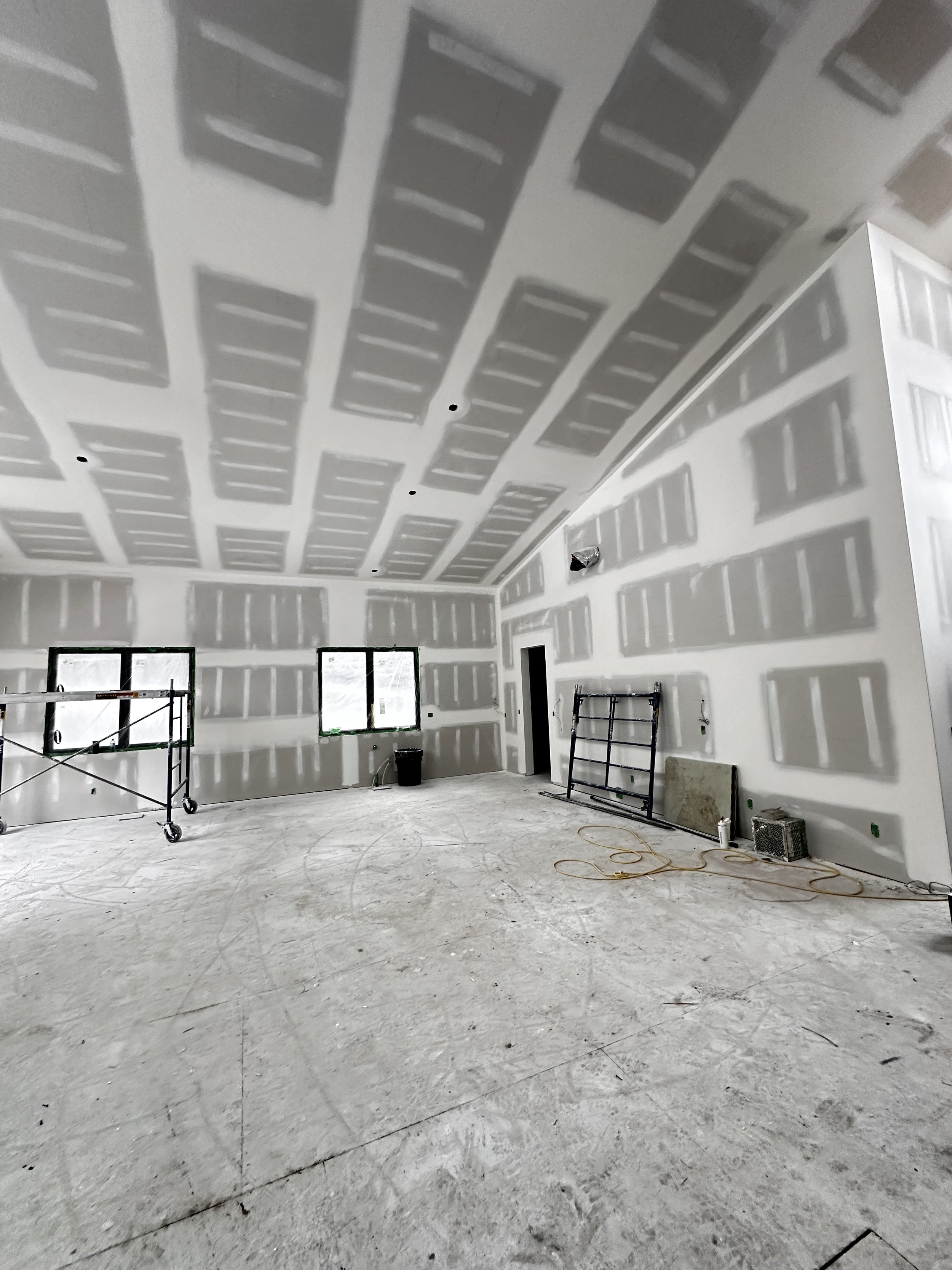 Florida high-end residential drywall installation on large custom wall during construction