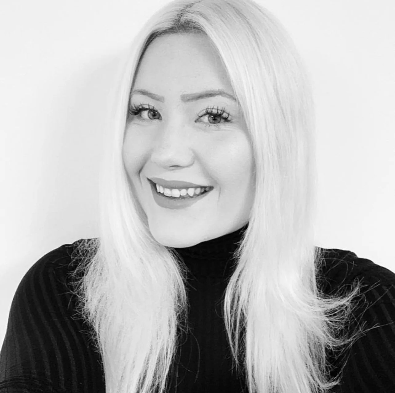 A professional headshot image of Emma, a derby based hypnotherapist from Next Chapter Hypnotherapy