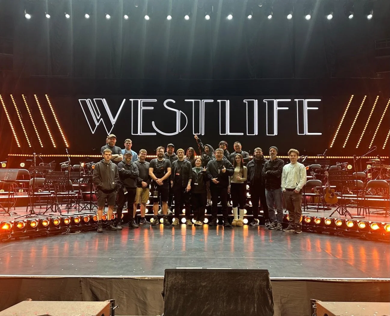 Epic start to the year out doing playback with @westlife 
🇨🇳 🇸🇬 🇹🇼 🇲🇴 🇮🇩 
Stole some SL snaps from @joelrbaker 
1 - 3: China
4: Macao (was not mentally prepared for Big Ben/Vegas) 
5:  VERY full circle moment touring with the last tutor I h