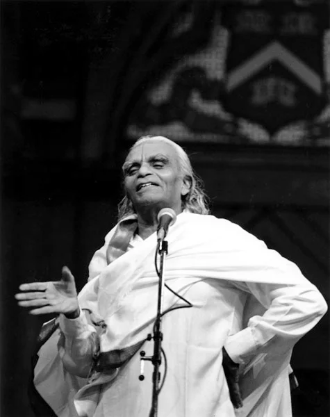 yogi01_speaking_l5203_72dpi.jpg