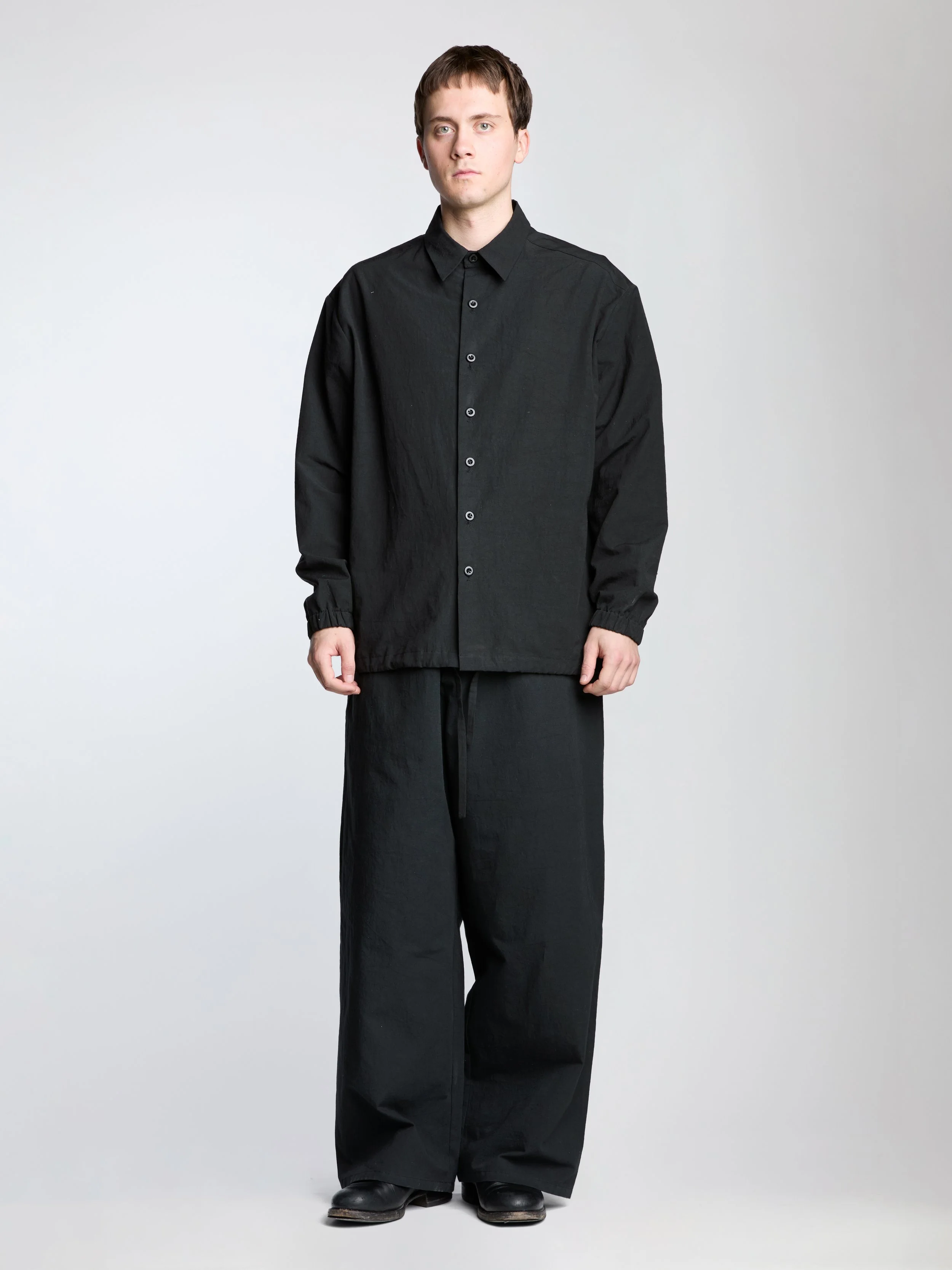 drawcord shirt, black crinkle shirting