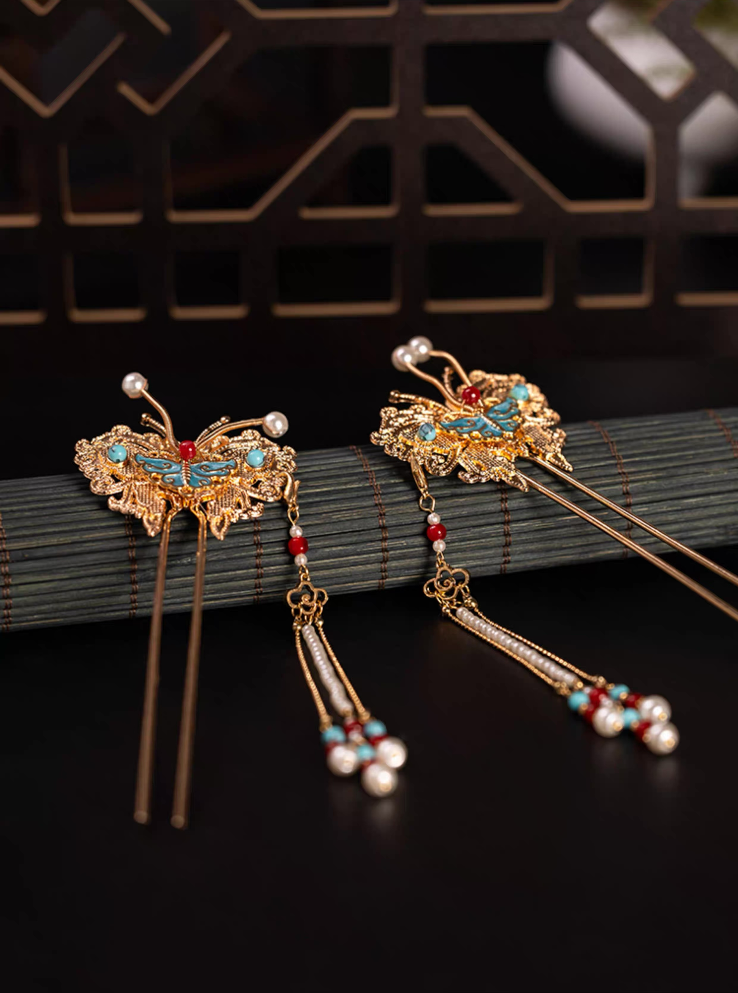 Hairpin: "Butterflies Dancing on Cloud-like Hair"