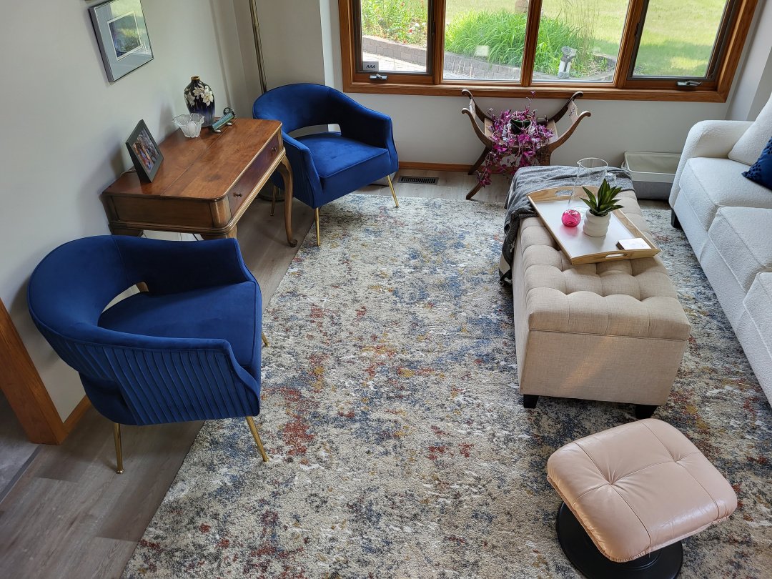 "Homeowners are rediscovering something far more meaningful than perfection: they&rsquo;re embracing character. And in a city like Winnipeg, rich with beautiful character homes, this is a 'trend' well worth embracing."
- Lee-Ellen Green

Le