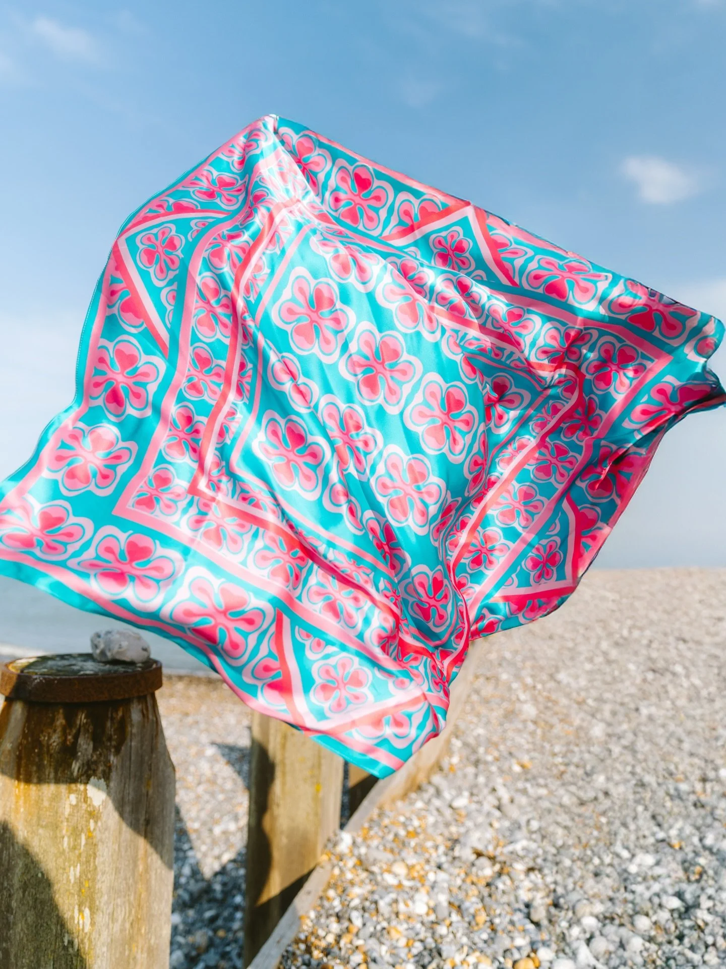 Hand designed in-house thanks to @deluca.london ✨ stay tuned, big things are coming 👀

Photography: @mca.media 

#millnery #photoshoot #silk #silkheadscarf #headwear #design #desginer #handmade #craft #london #londonfashion #streetstyle #fashionstyl