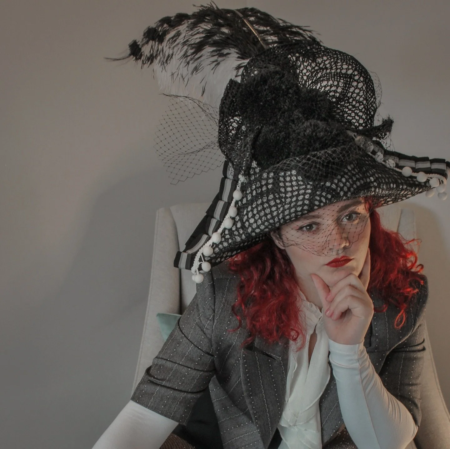 Poise, power, and a little rebellion beneath the veil&hellip;Luxury that knows exactly what it&rsquo;s doing. 🖤

Photography: @mca.media 

#luxuryfashion #fashion #london #millinery #highfashionblackmen #crafmanship #handmade #londonfashion #theatri