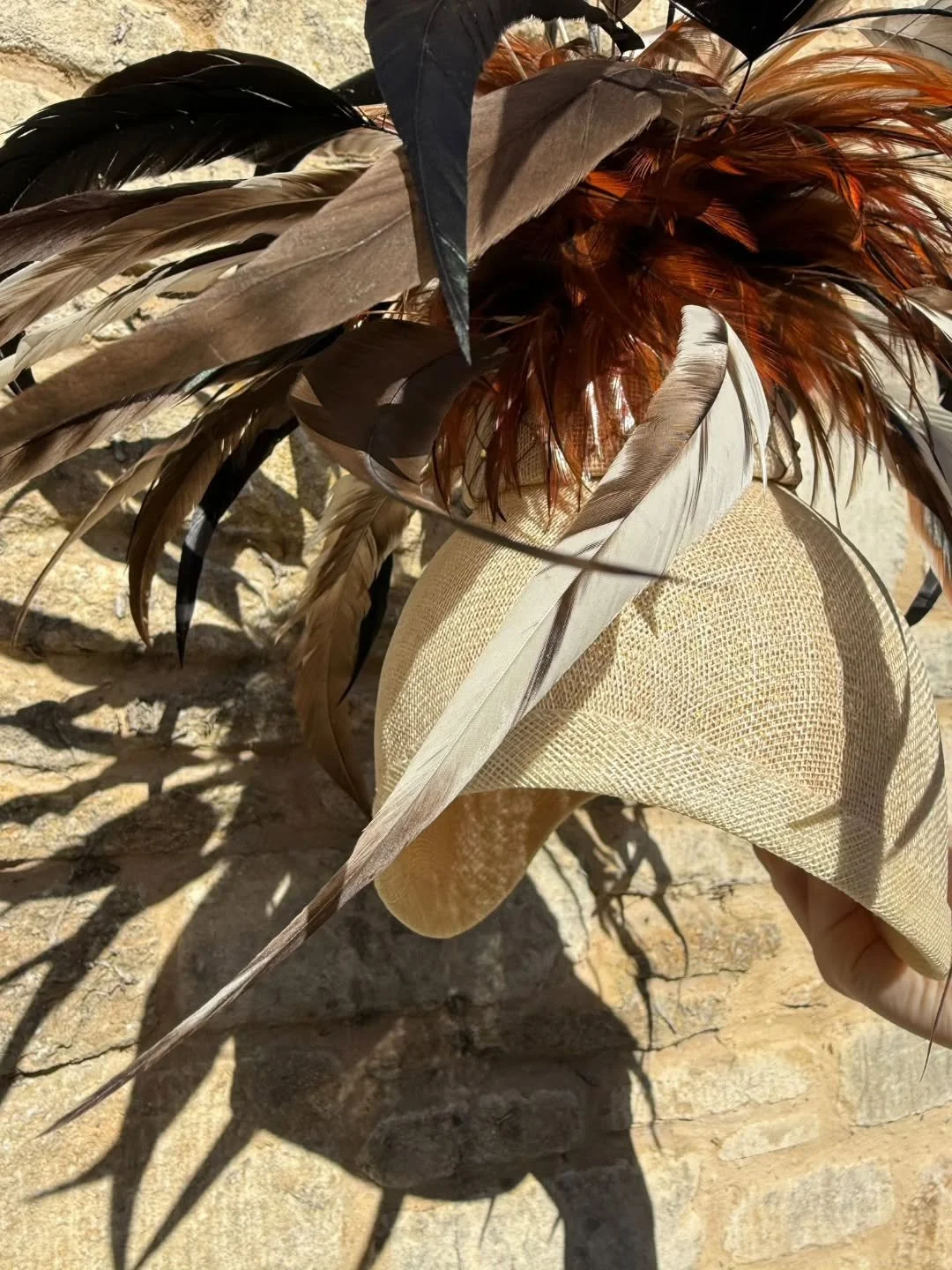 Spot the 🐝...insparation from @highgrovegarden tree house @ascotracecourse ready ! 

#royalascot #millinery #occassionwear #feathers #fashion