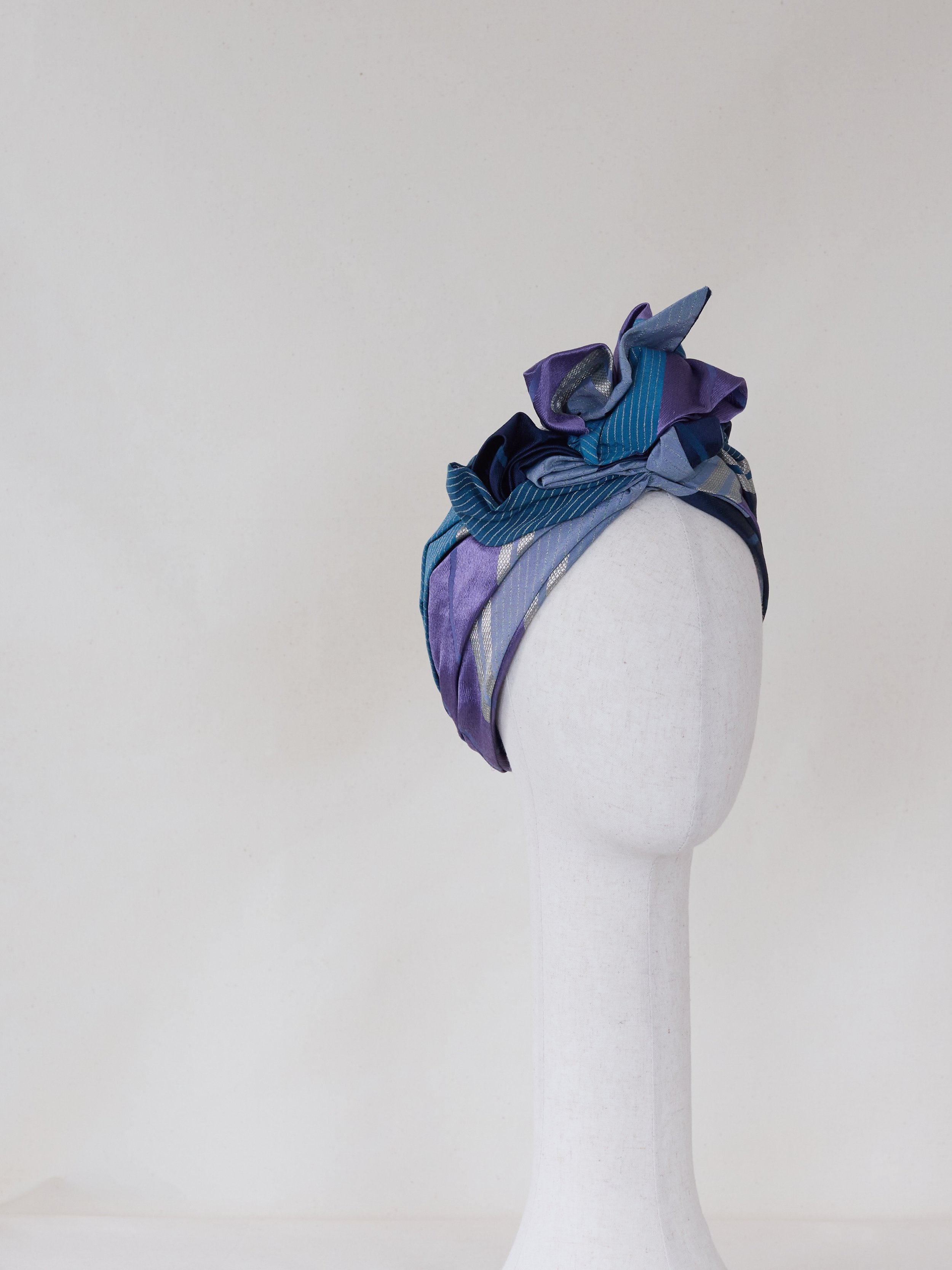 🐎Tangled tails 🐎

Empress- This turban symbolises Quenn Elizabeths II relationship with India the materials used is indian silk

#fashion #queenelizabeth #draping #silk #millinery