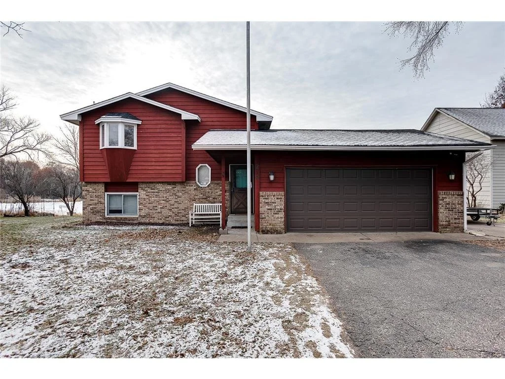 Address: 916 118th Lane NW Coon Rapids, MN 55448
Represented: Seller
Sold Price: $294,000
Close Date: 2/12/21