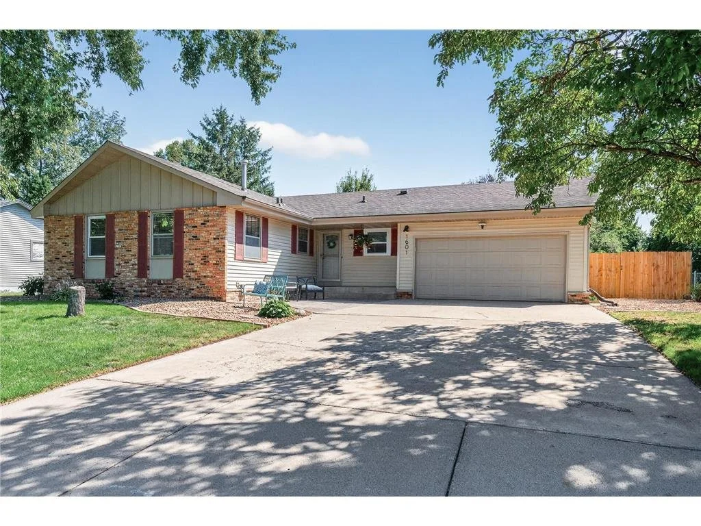 Address: 1601 Amy Lane Brooklyn Center, MN 55430
Represented: Buyer
Sold Price: $355,000
Close Date: 10/06/25