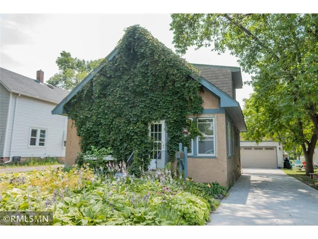 Address: 2422 14th Ave E. North Saint Paul, MN 55109
Represented: Buyer
Sold Price: $250,000
Close Date: 9/24/21