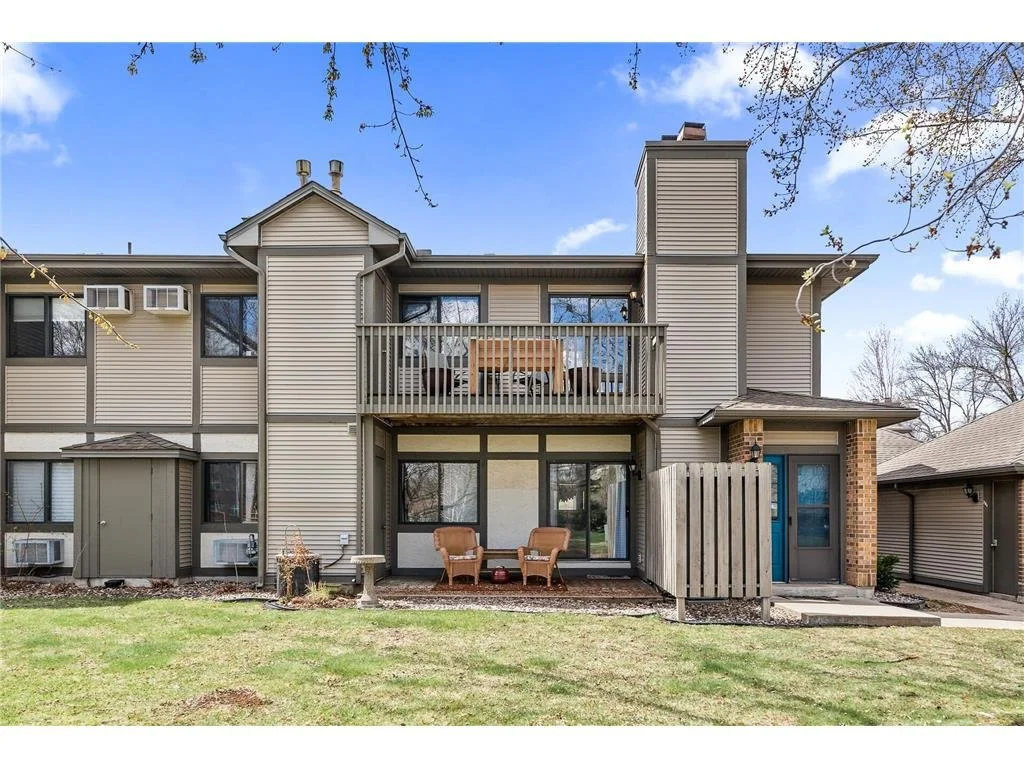 Address: 445 Shelard Pkwy #204 St. Louis Park, MN 55426
Represented: Seller
Sold Price: $199,700
Close Date: 07/10/25