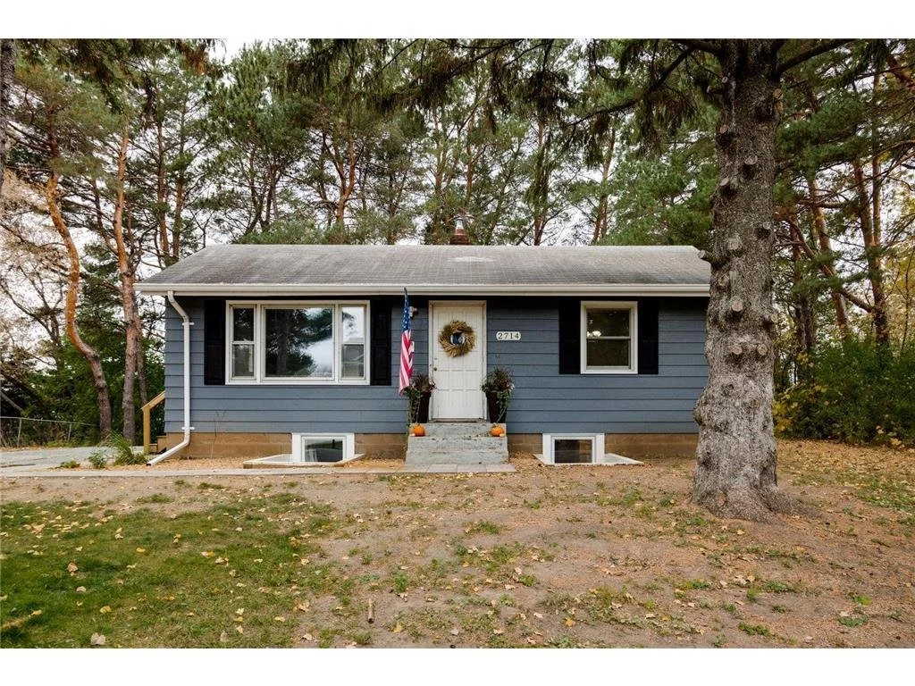 Address: 2714 Gresham Ave N. Oakdale, MN 55128
Represented: Seller
Sold Price: $295,500
Close Date: 11/30/21