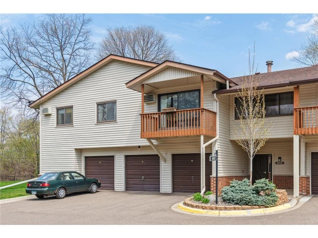 Address: 4001 Foss Rd. #205 Saint Anthony, MN 55421
Represented: Buyer
Sold Price: $129,500
Close Date: 6/1/23