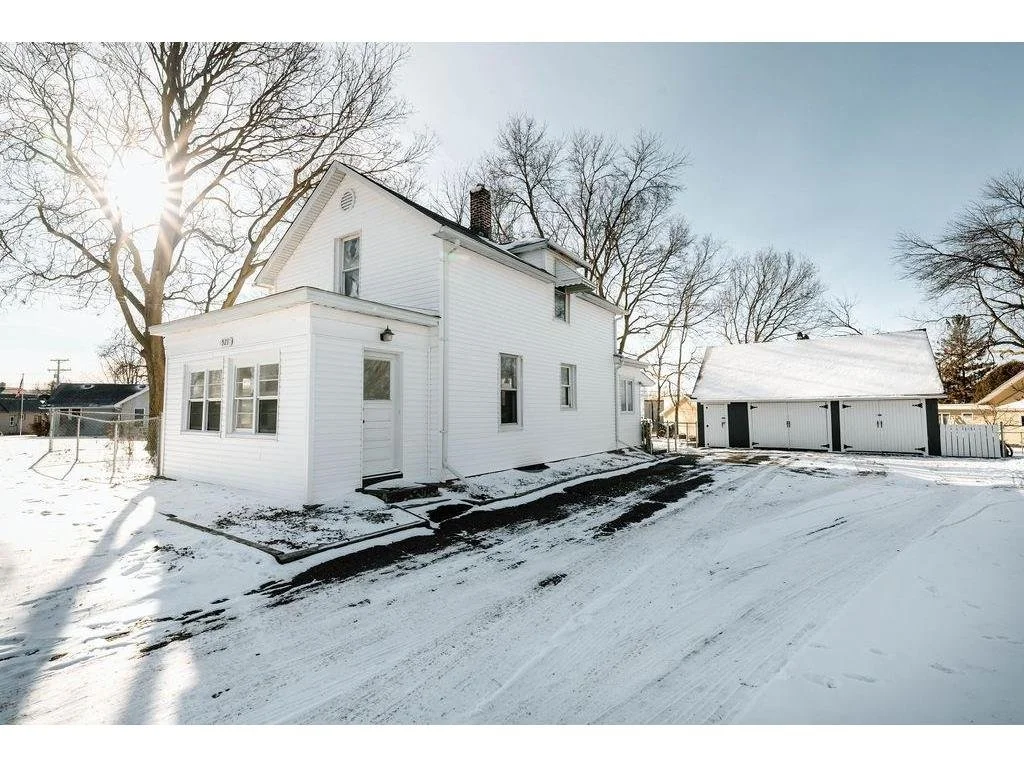 Address: 521 Hastings Ave. Saint Paul Park, MN 55071
Represented: Seller
Sold Price: $260,000
Close Date: 2/29/24