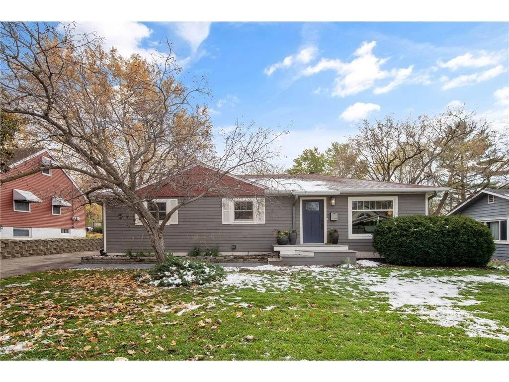 Address: 1414 Cambridge St. Hopkins, MN 55343
Represented: Buyer
Sold Price: $430,000
Close Date: 1/4/24