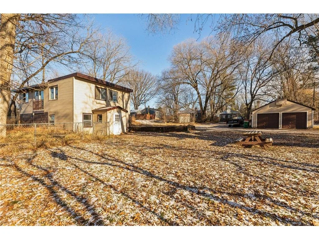 Address: 281 Huron St. Mahtomedi, MN 55115
Represented: Buyer
Sold Price: $347,500
Close Date: 03/17/25