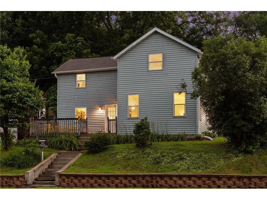 Address: 1214 2nd St N. Stillwater, MN 55082
Represented: Buyer
Sold Price: $350,000
Close Date: 08/20/25