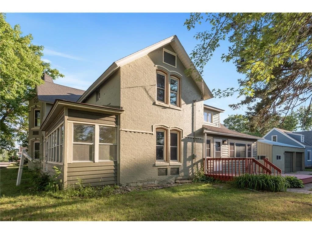 Address: 307 5th St N. Waverly, MN 55390
Represented: Seller
Sold Price: $230,000
Close Date: 9/29/22