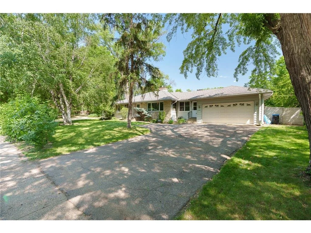 Address: 1207 County Rd B W Roseville, MN 55113
Represented: Buyer
Sold Price: 310,000
Close Date: 9/6/22