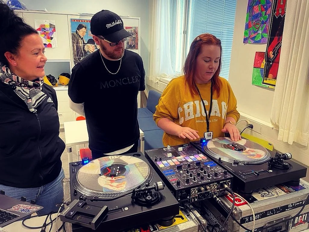 rap opetus tampere suomi musiikkituotanto dj studio studiotyöskentely kulttuurihyvinvointi luovuus kulttuuri itseilmaisu yhteisöllisyys työhyvinvointi