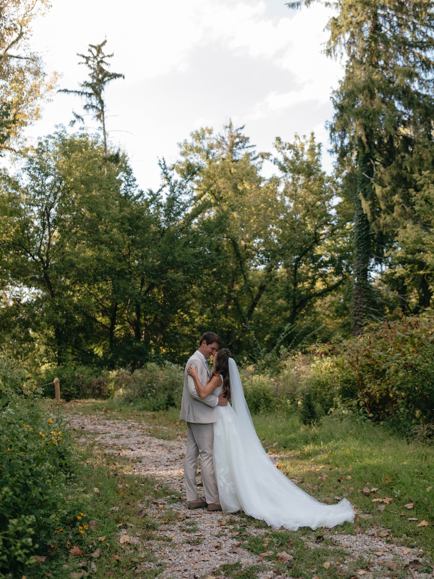 thinking about summer greens while we are buried in snow here in Indiana 🙈 and thinking about how if you haven&rsquo;t booked @weddingfloralsbypatty this should be your sign!

@conservatory_at_evergreen 
@weddingfloralsbypatty