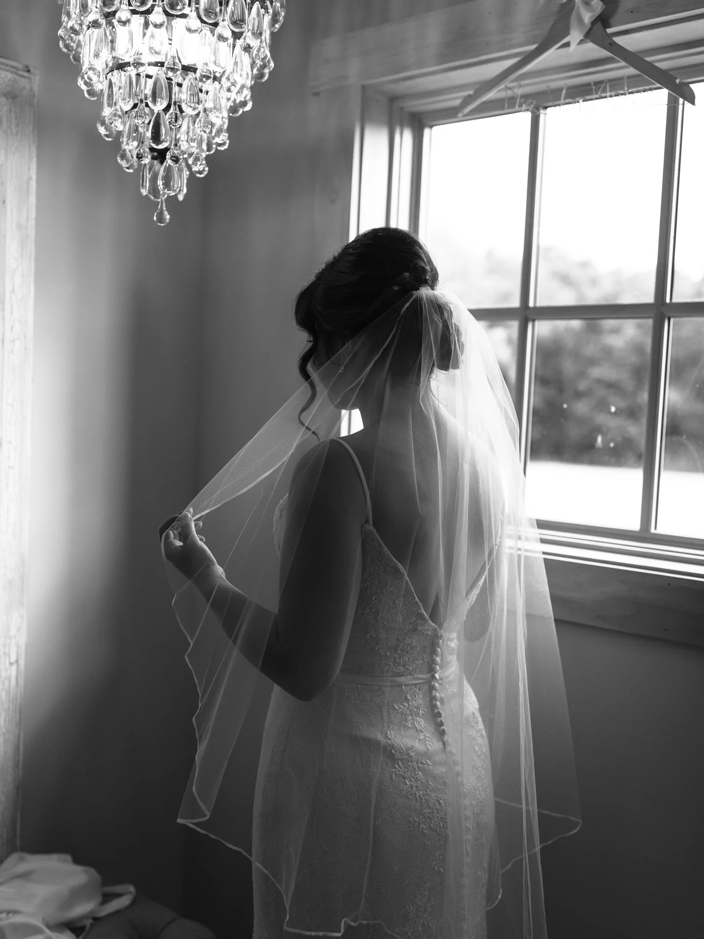 revisiting the quiet moments behind the scenes with L at @lindleyfarmstead 🤍