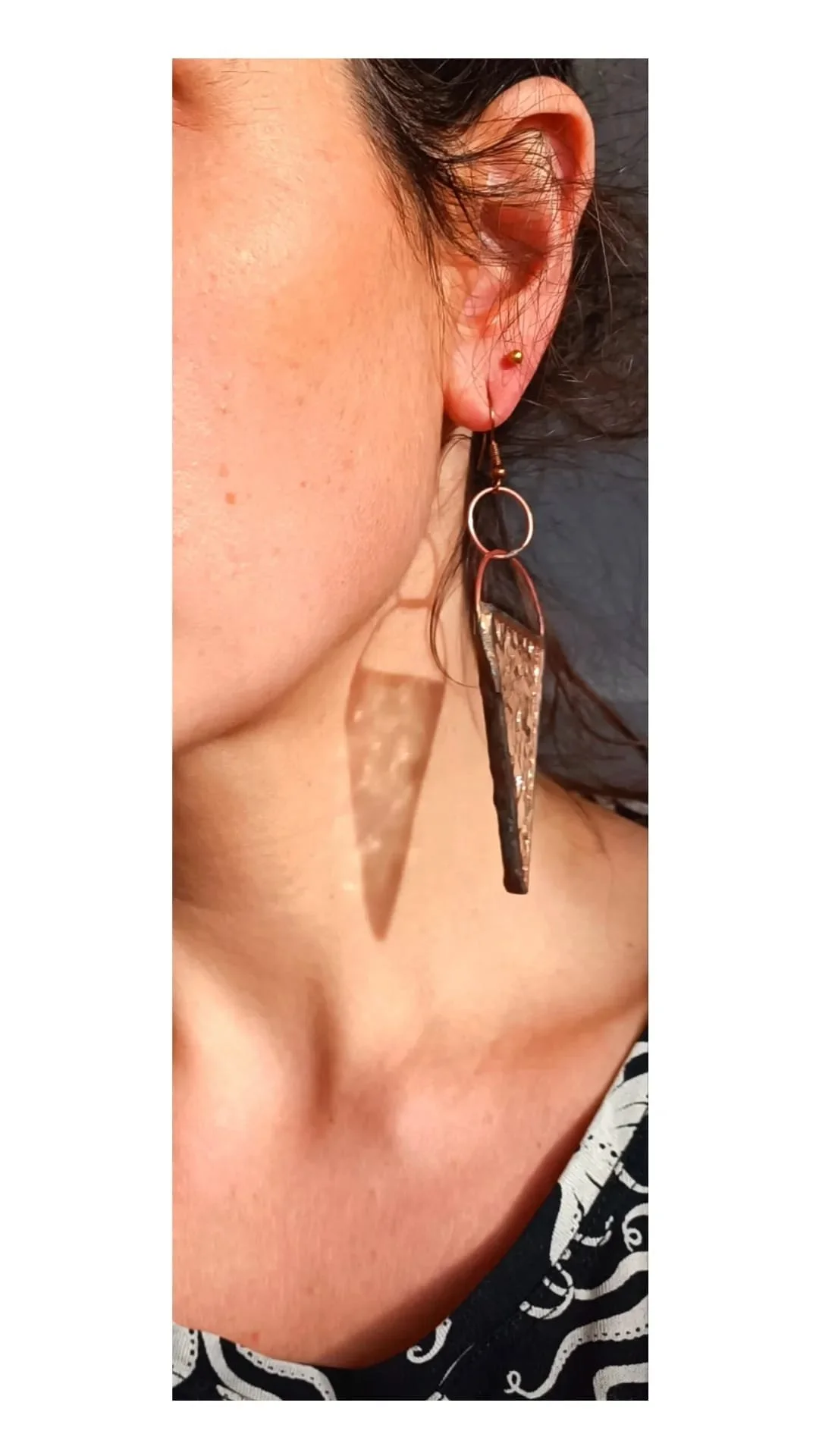 boucles d'oreilles en vitrail fabriquées par Diane FRANK. Boucles élégantes et uniques.