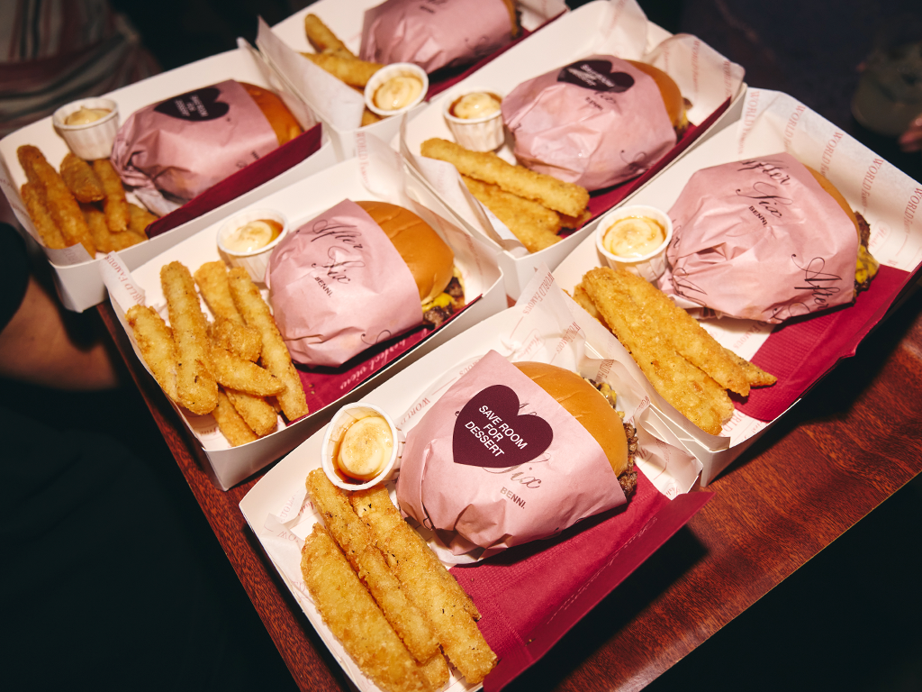 BENNI — BURGER PACKAGING & STICKERS