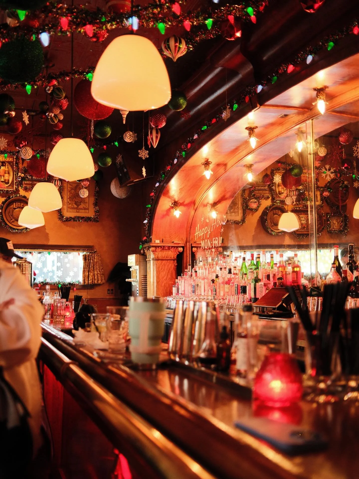 it&rsquo;s beginning to look a lot like christmas (at @smallbarlogan) 🎄 

📸 fujifilm x100vi
🎞️ kodak gold 200