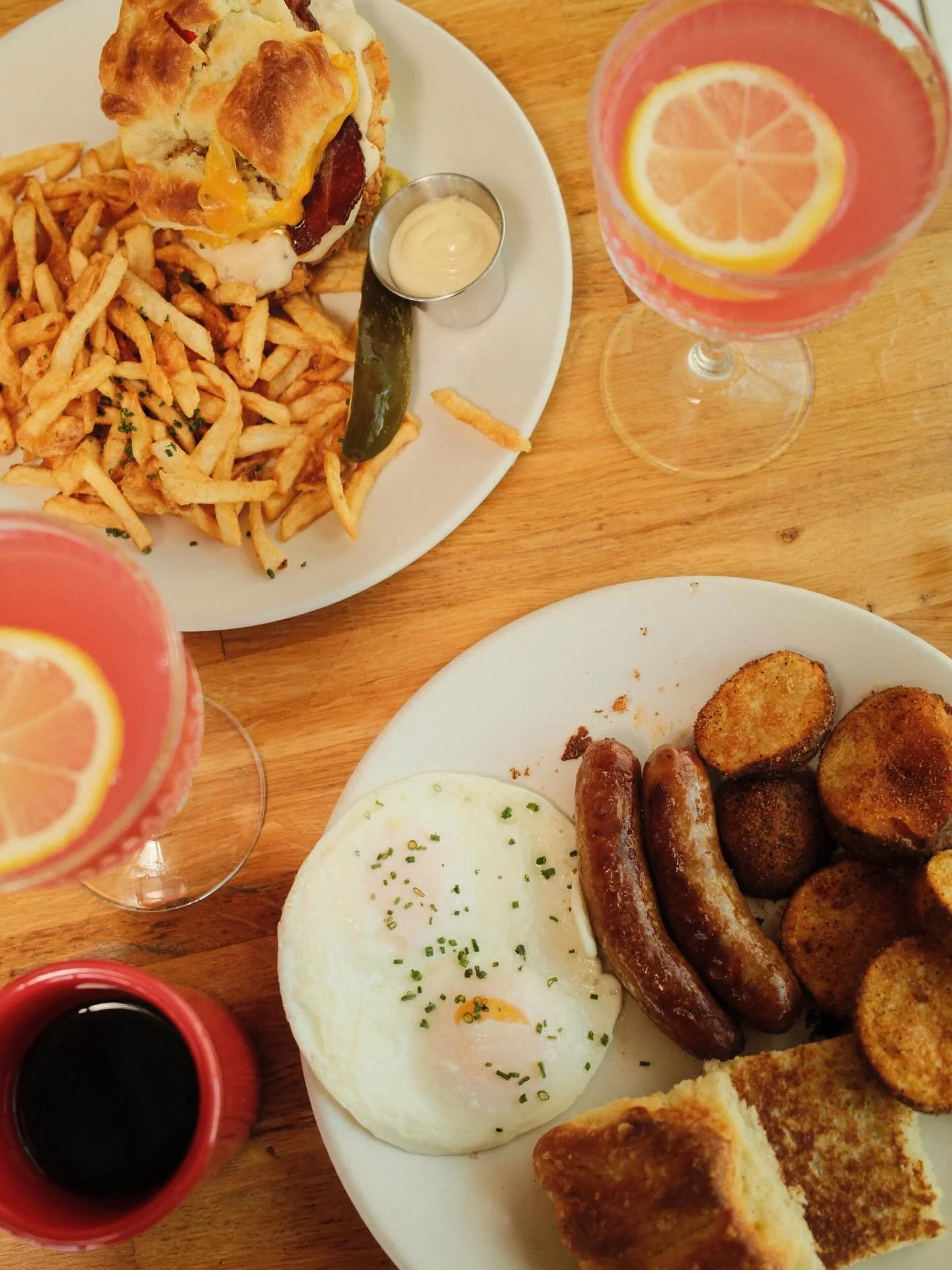 brunch in phx at @welcomediner 

📸 fujifilm x100vi
🎞️ kodak gold 200