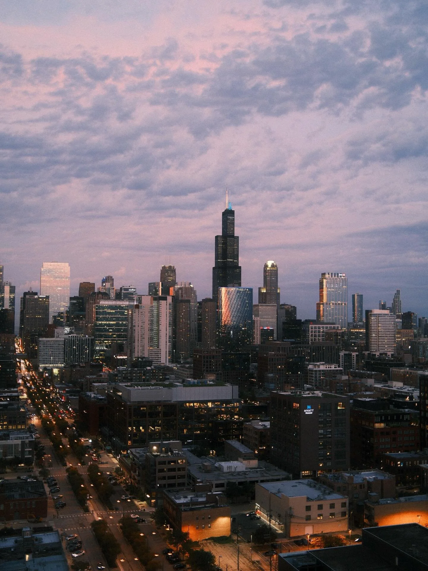 one year of chicago skylines 🏙️ 🌆 🌃 

📸 fujifilm x100vi