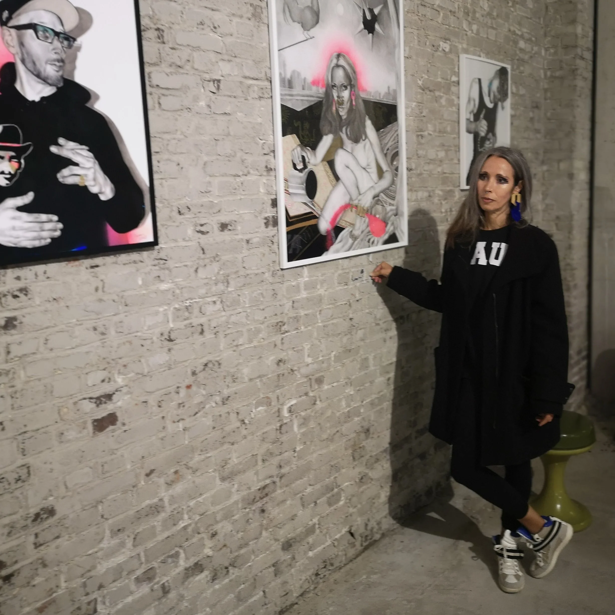 Drawing | Hybridity Studio | Uranian & Edgy Stuff | Treasure Hunting in the Wasteland | Visual art, podcast, astrology | Upcycling the metacrisis | Enter the Pretty Wasteland | Electric blue, infra red, neon pink and ultraviolet.