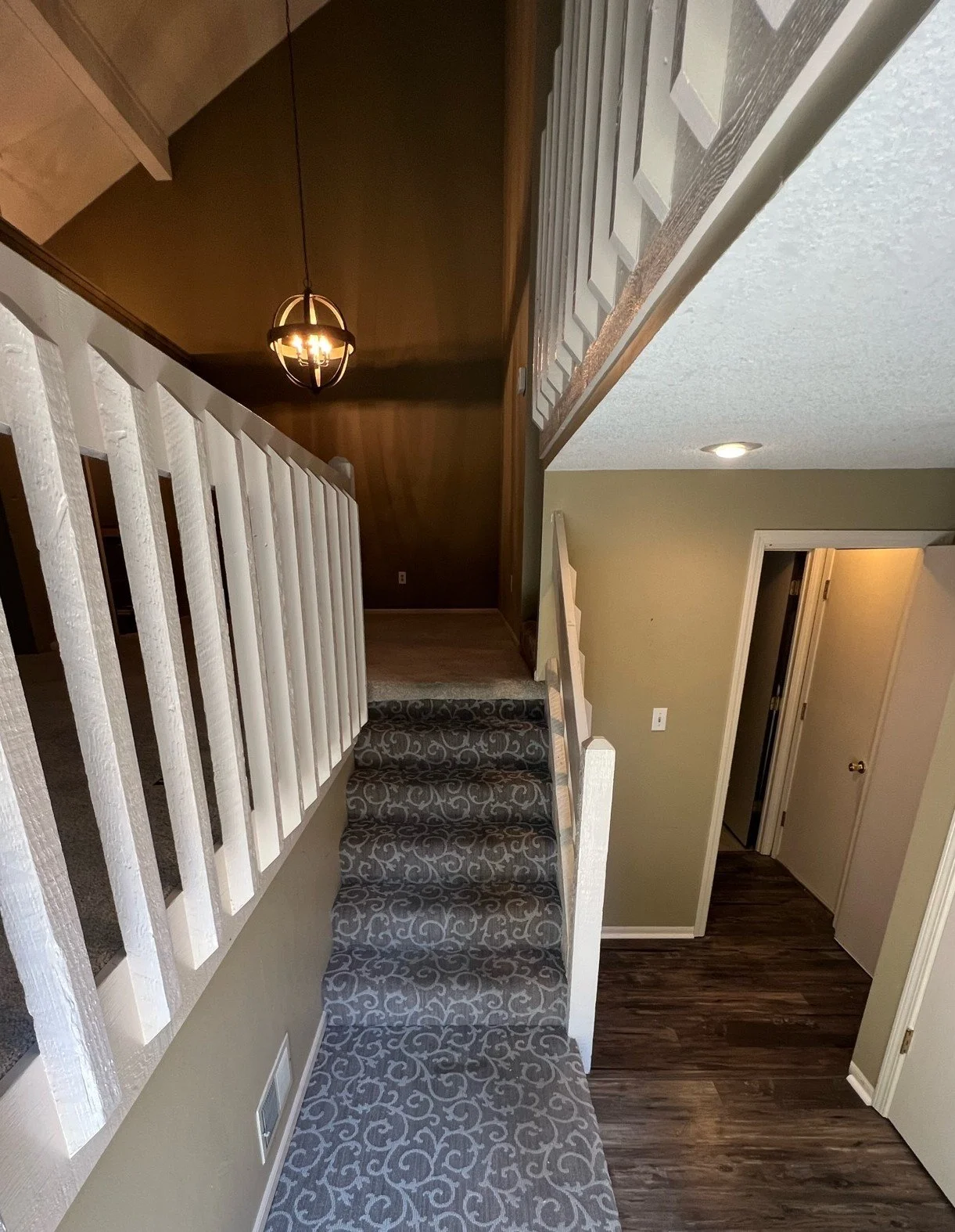 Staircase, carpet (before)