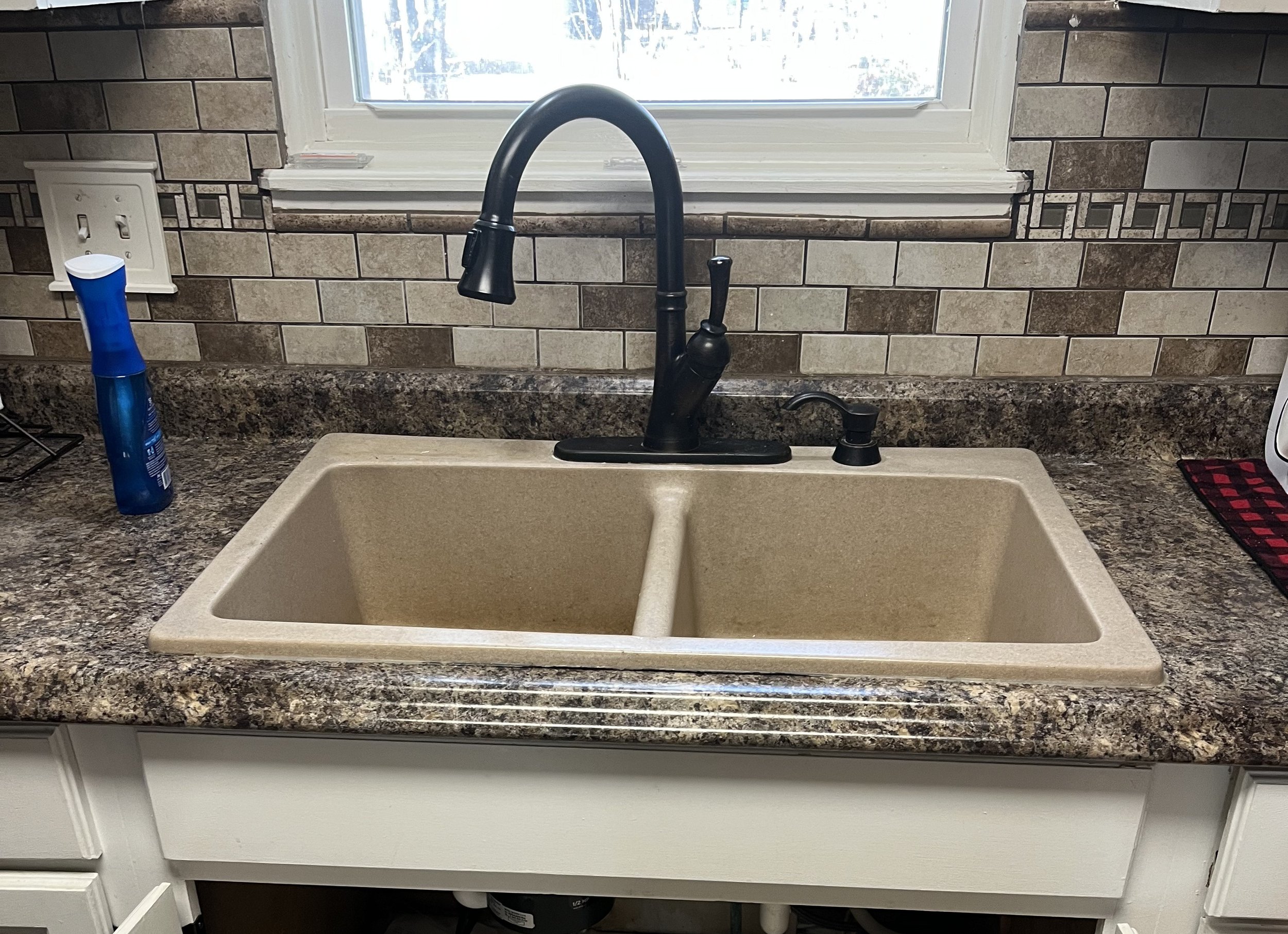 Kitchen sink, old fixture (before)