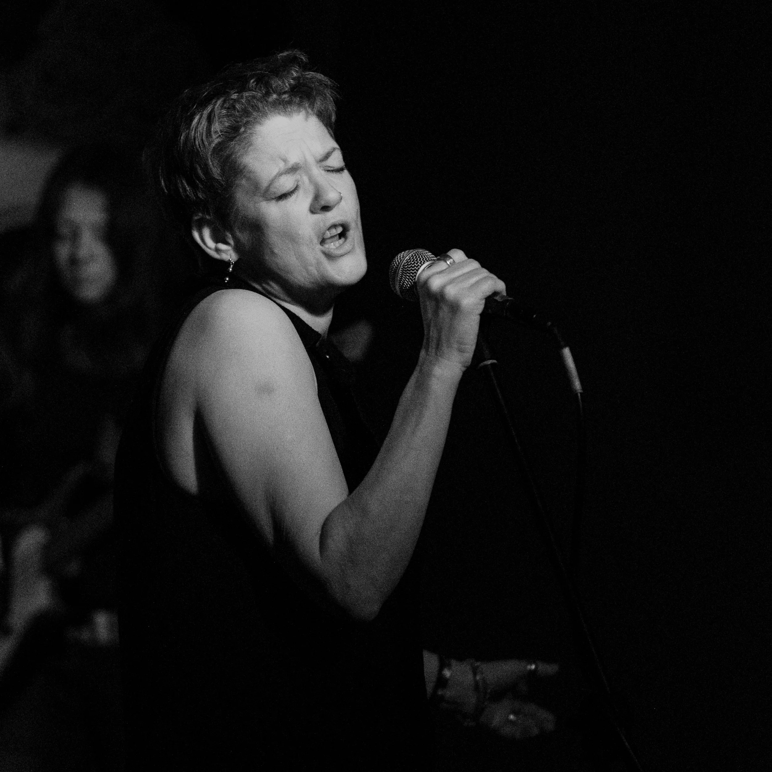 Olive Rollings of Bellatones performing at the Pi Bar, Leicester. 27th January 2017. Fujifilm X-Pro2, XF90mm, 1/250, f2, ISO 8000. © Chris Tweed