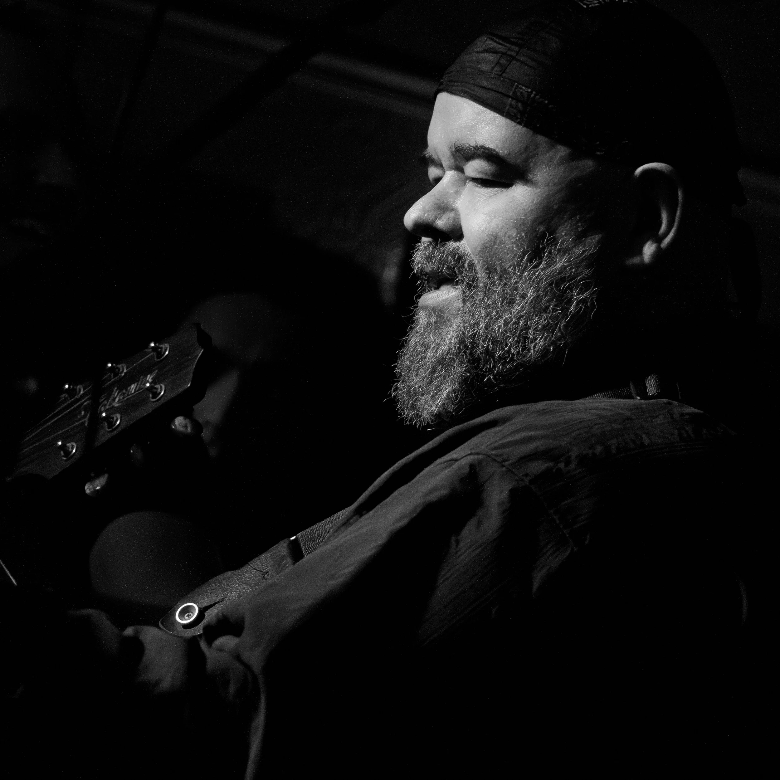 Neil Segrott, ‘Tiny’, performing at The Donkey, Leicester. 13th January 2013. Canon EOS 7D, EF70-200mm, 1/125, f4, ISO 1600. Black and white, b&w, live music photograph Chris Tweed