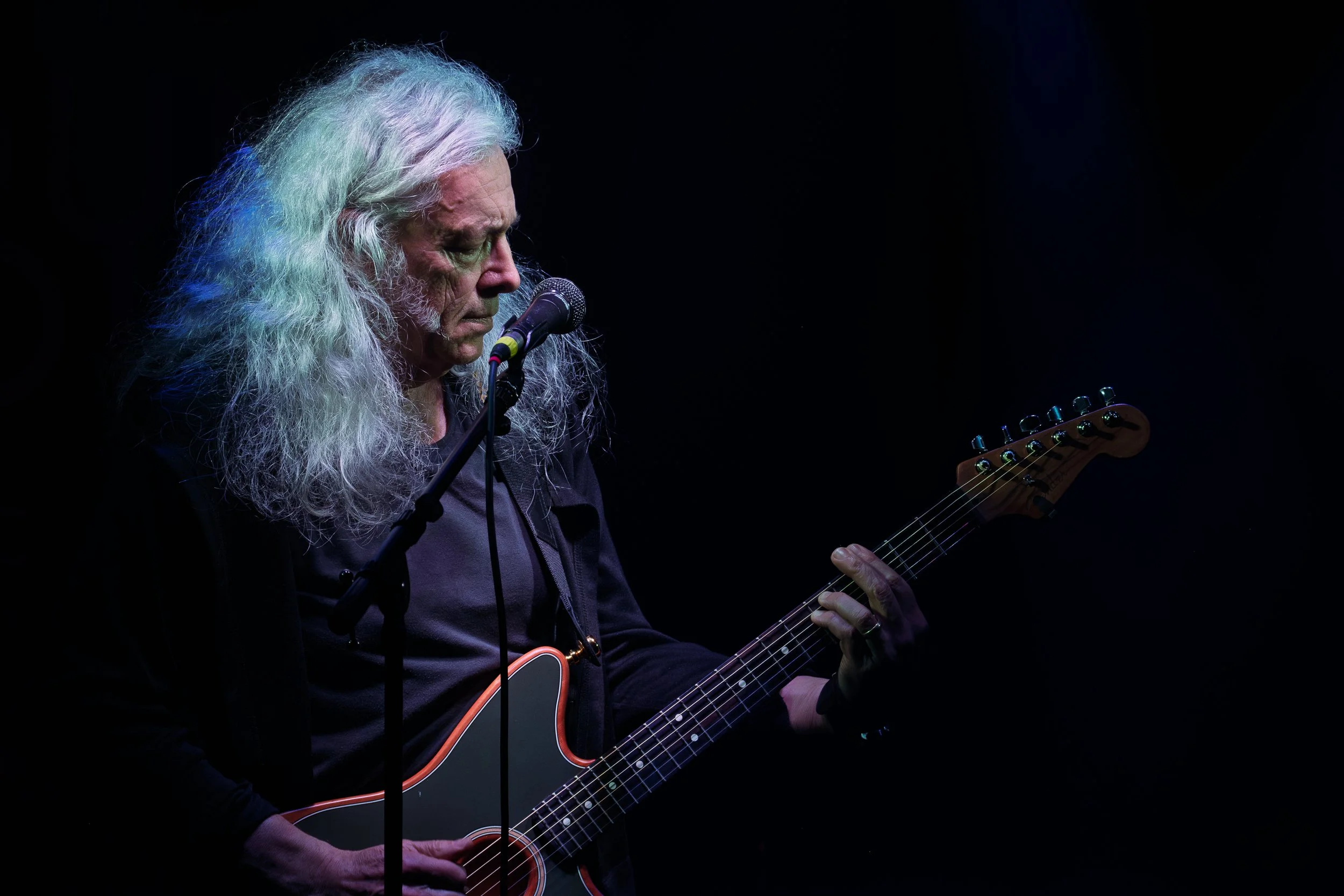 Hugh McManners performing at Soundhouse, Leicester. 24th March 2023. Fujifilm X-H1, XF100-400, 1/250, f5, ISO 800. Live music photography. Colour. Color. Chris Tweed
