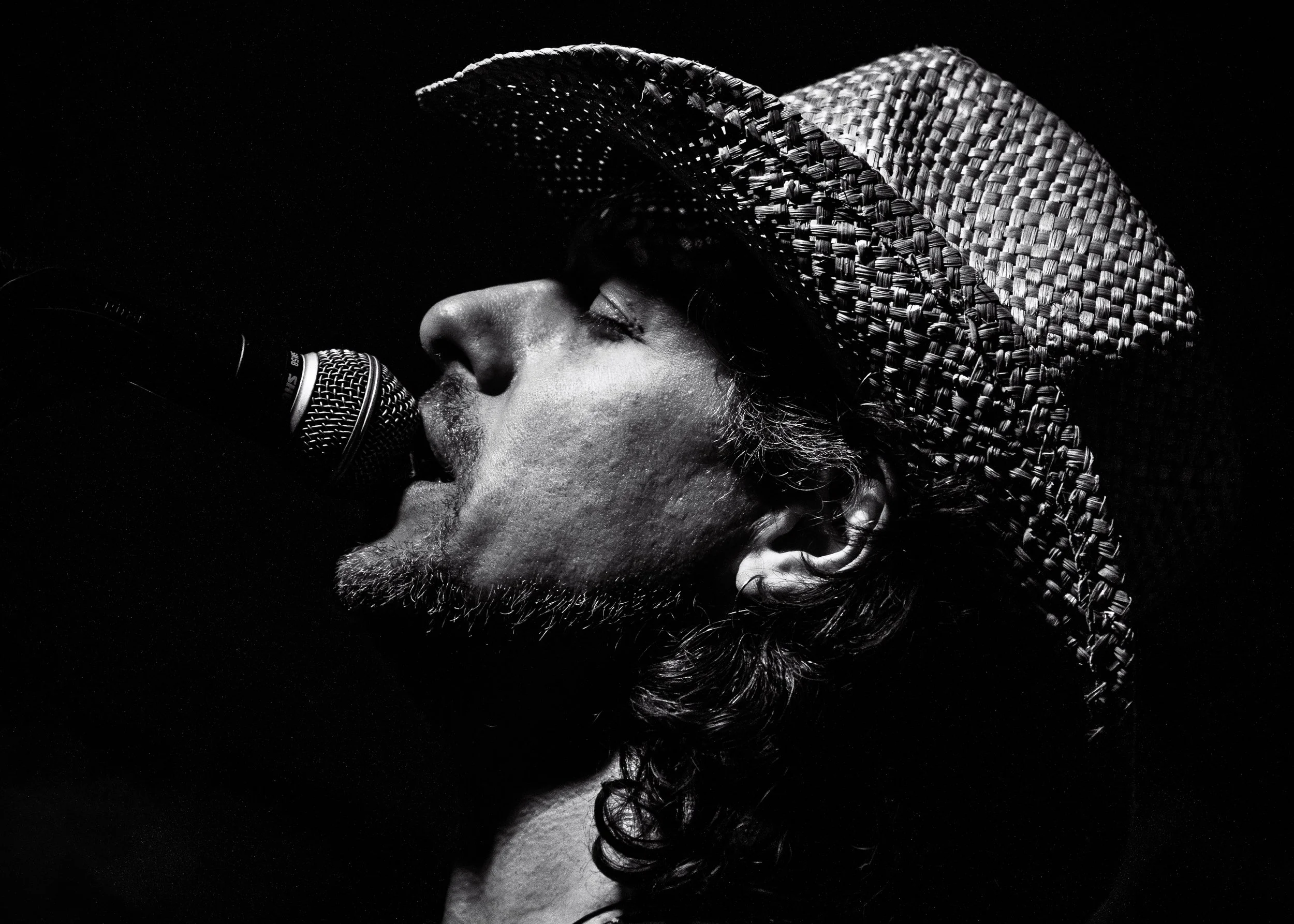 Dan Britton of 'Dead Rock Stars' performing at The Donkey, Leicester, 13th January 2013. Black and white, b&w, live music photography. Chris Tweed