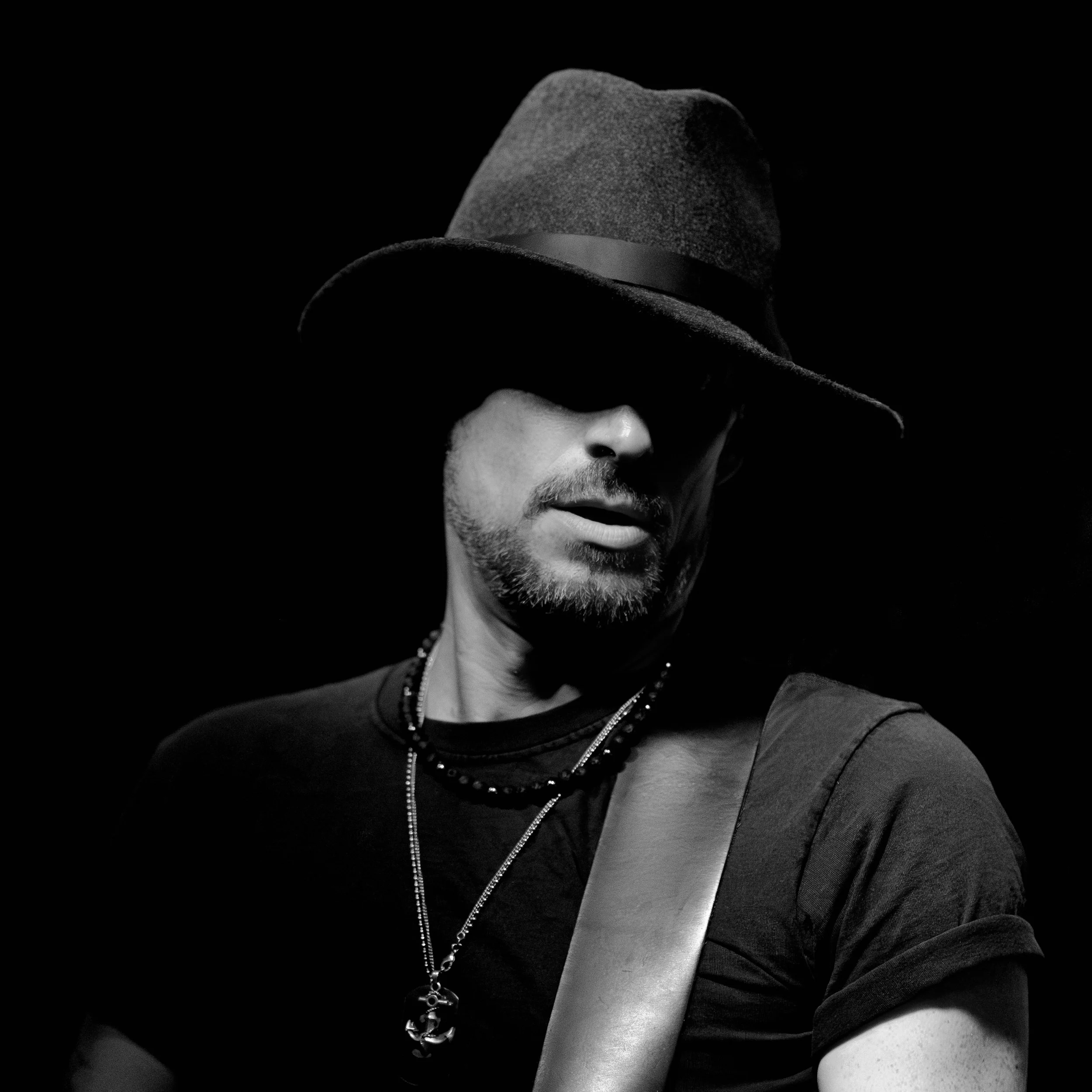 Rob Jarram of Lodestone Pirates performing at The Donkey, Leicester. 28th July 2023. Fujifilm X-H1, XF90mm, 1/250, f2, ISO 2500. © Chris Tweed