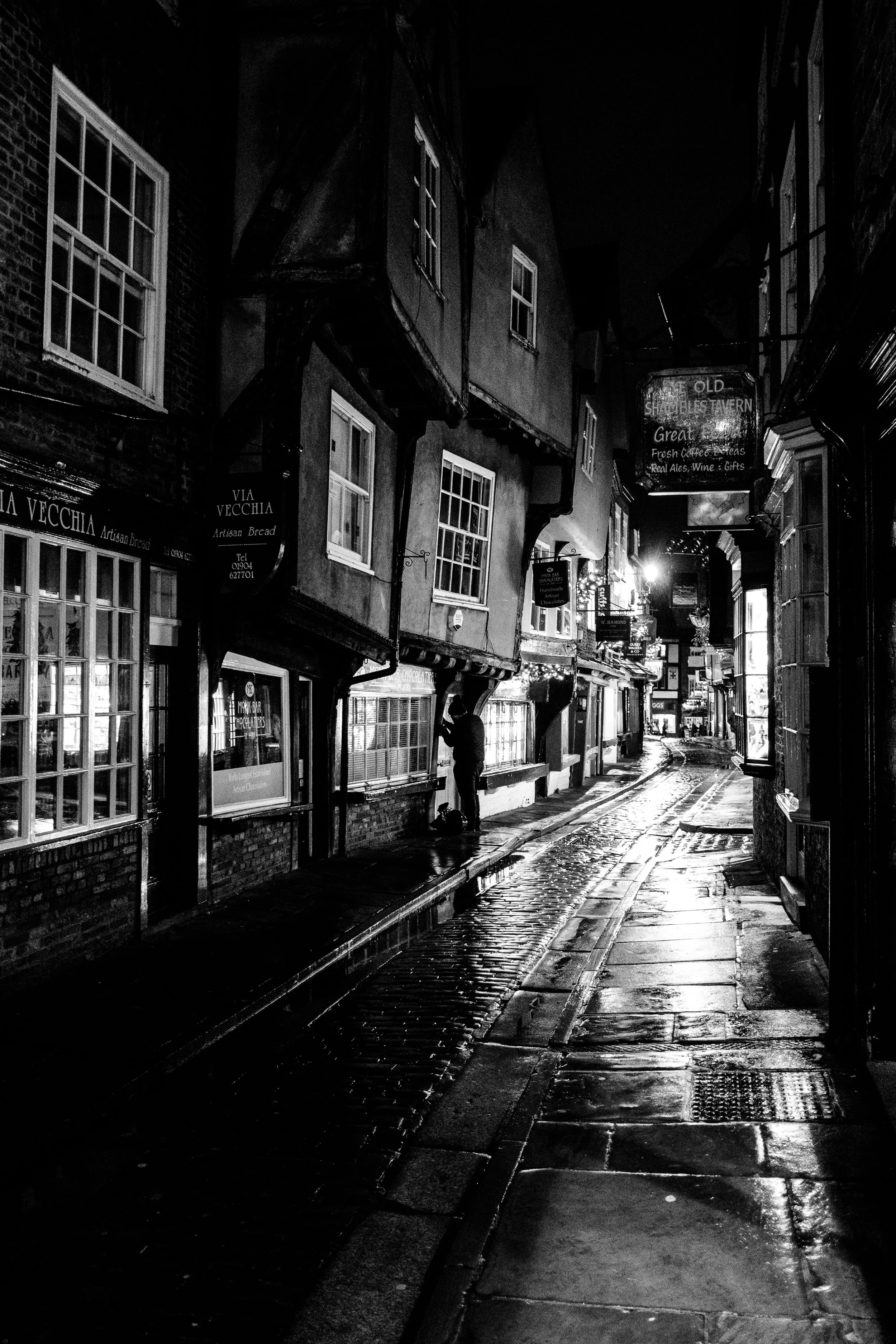 The Shambles, York at locking up time, November 21st 2017. Fujifilm X-Pro2, XF18mm, 1/30, f2, ISO 3200.